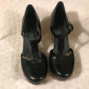 Ugg Size 9 Wooden Wedge